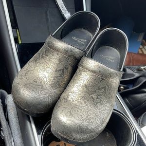 Dansko size 40. Excellent condition